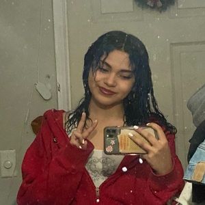 Meet your Posher, Zaira